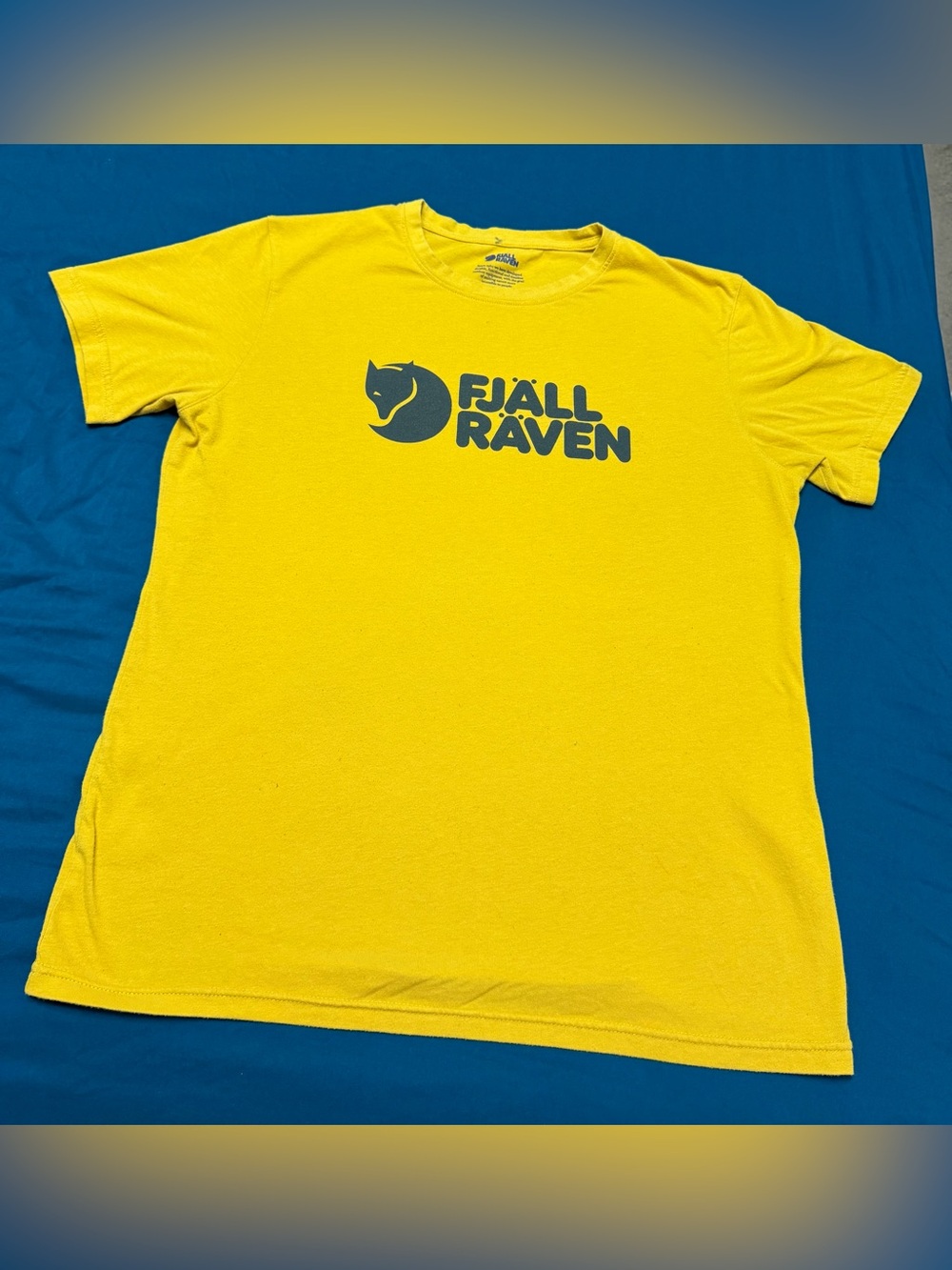 Fjallraven Logo T Shirt Men’s Large Yellow Outdoor Hiking Tee
